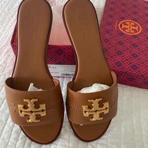NEW- Tory Burch tan calfskin leather Everly slide.
